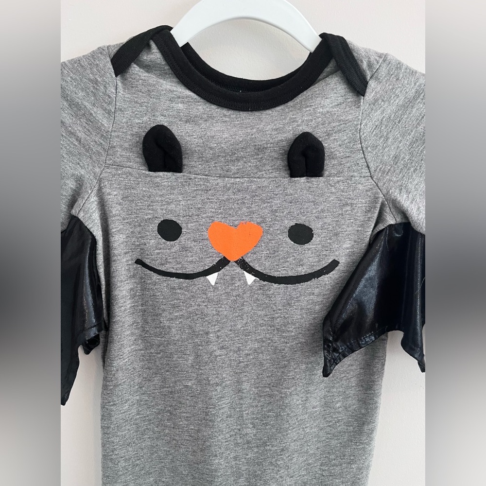 Cat & Jack Toddler 18mo Halloween Vampire Bat One Piece Romper Like New - Picture 5 of 8